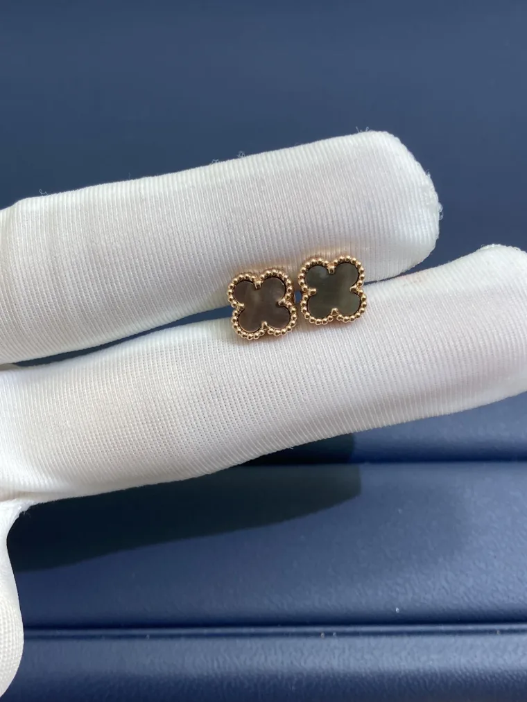 Van Cleef & Arpels Серьги-клевер из розового золота с серым перламутром