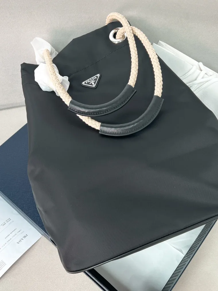 Prada Mariner
