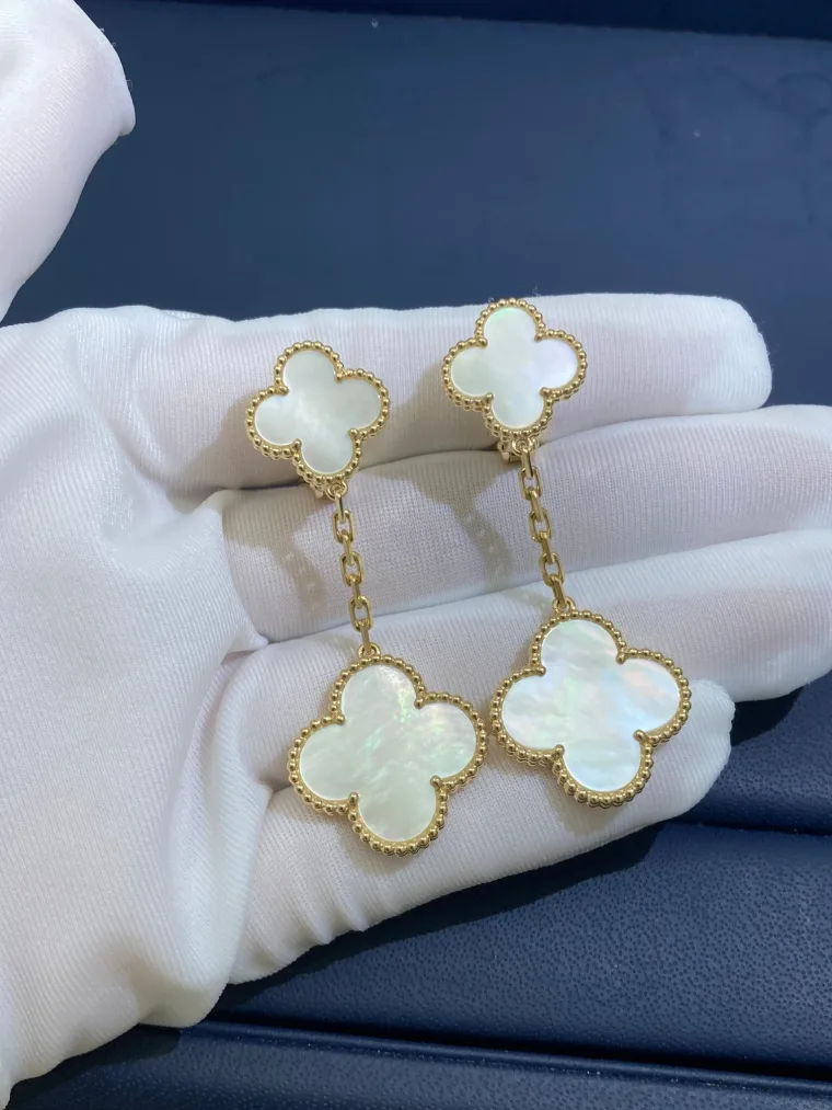 Van Cleef & Arpels Серьги с белым перламутром