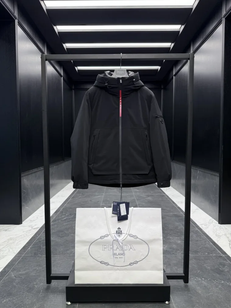 Prada Пуховик