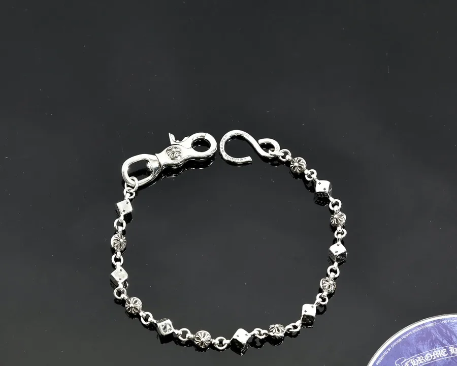 Серебряная цепочка Chrome Hearts, зафиксированная в кольцо