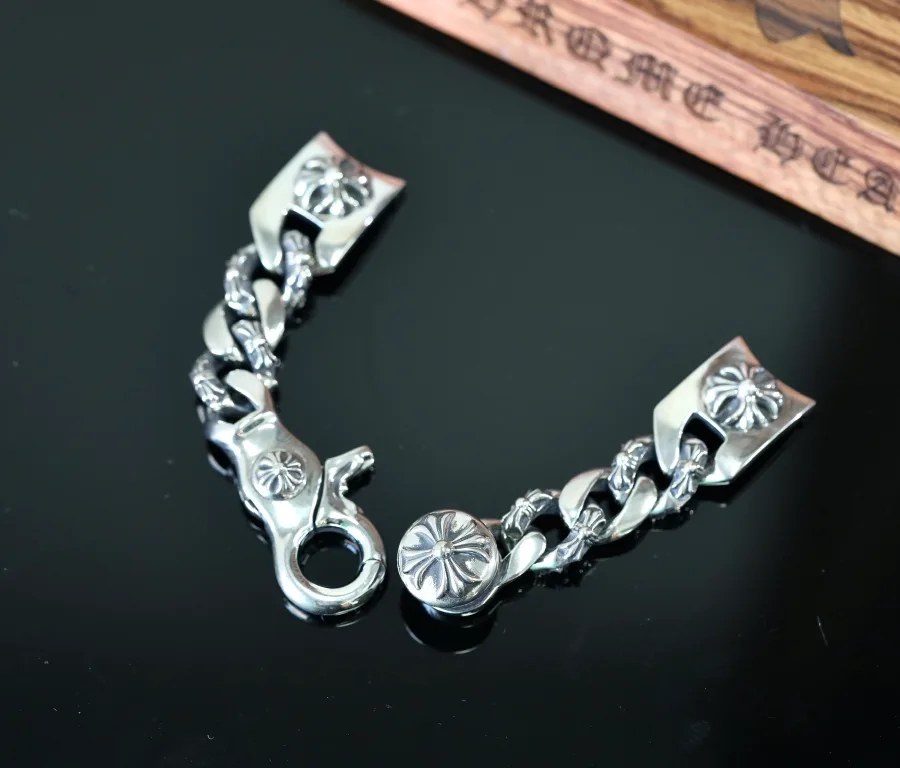 Две части серебряного браслета для часов Chrome Hearts с готическими крестами