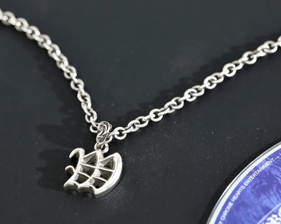 Серебряная подвеска Chrome Hearts буква W на цепочке