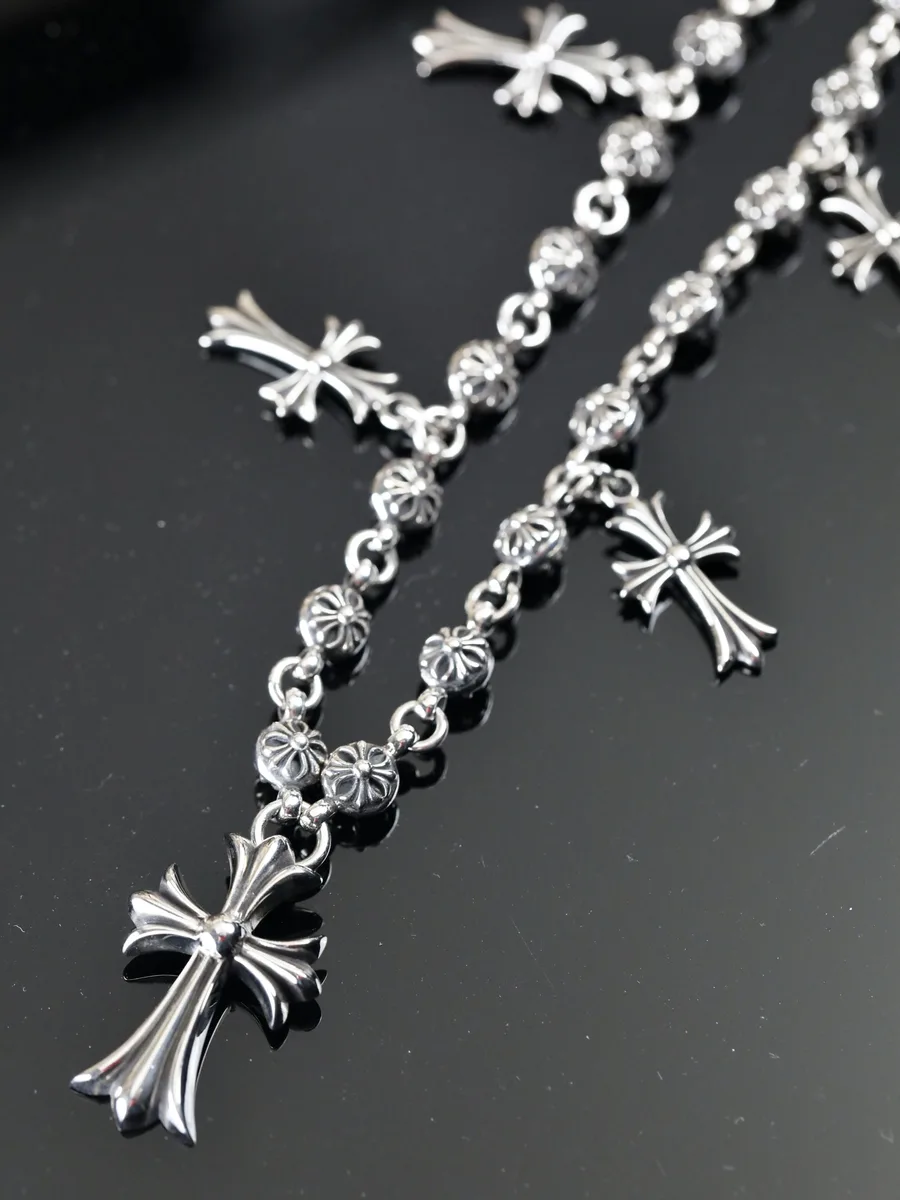 Фактурные звенья и крестообразные подвески серебряной цепи Chrome Hearts