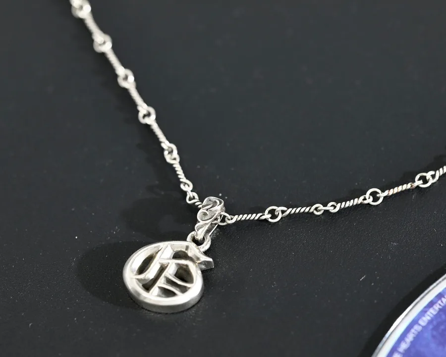 Серебряная подвеска с буквой G Chrome Hearts на тонкой цепочке
