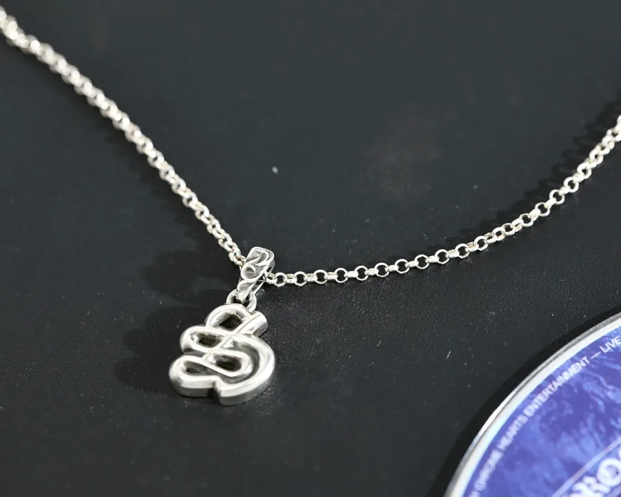 Серебряная подвеска в виде буквы S Chrome Hearts на цепочке