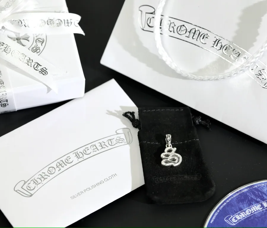 Комплект подвески Chrome Hearts с фирменной коробкой, мешочком и салфеткой