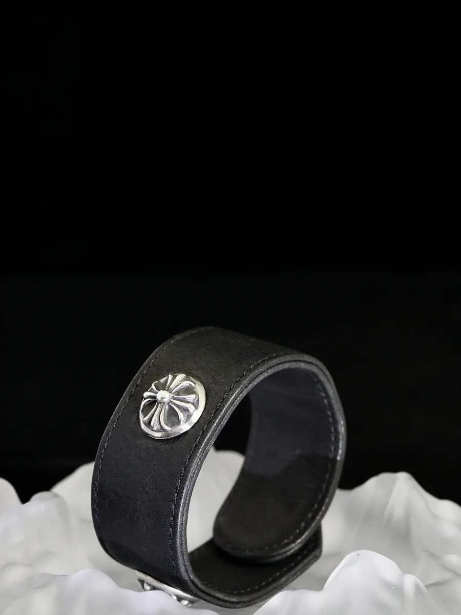 Кожаный браслет Chrome Hearts с серебряными крестами Cross