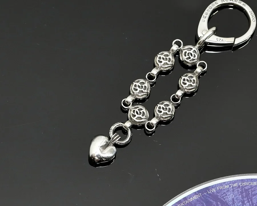Серебряный брелок для сумки Chrome Hearts с карабином и подвеской-сердцем