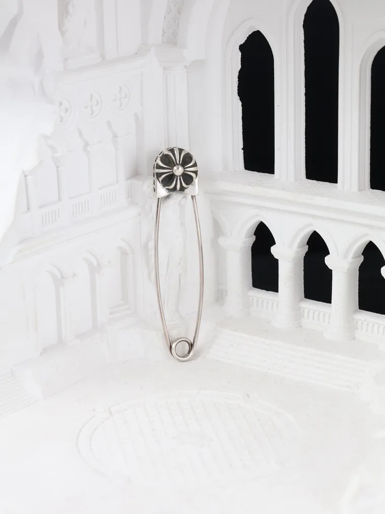 Chrome Hearts Серебряная брошь-булавка 60 мм