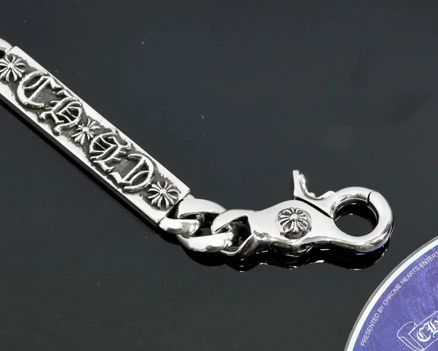Деталь карабина и звена серебряной цепочки Chrome Hearts