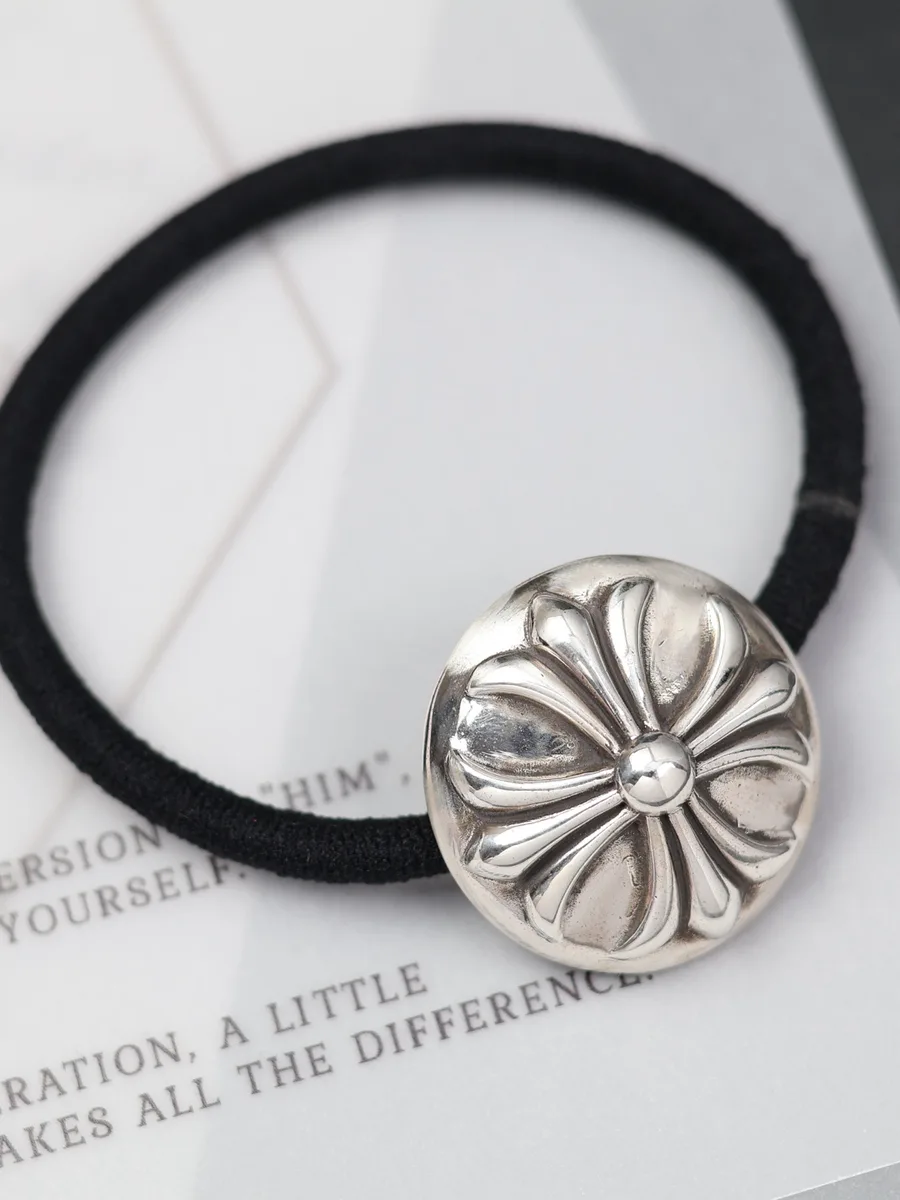 Черная резинка для волос Chrome Hearts с объемным серебряным элементом