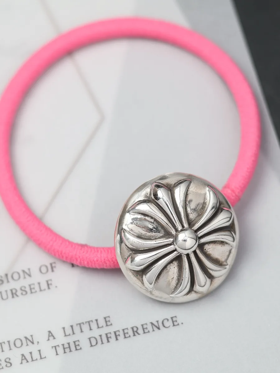 Розовая резинка для волос Chrome Hearts с круглым серебряным кончо