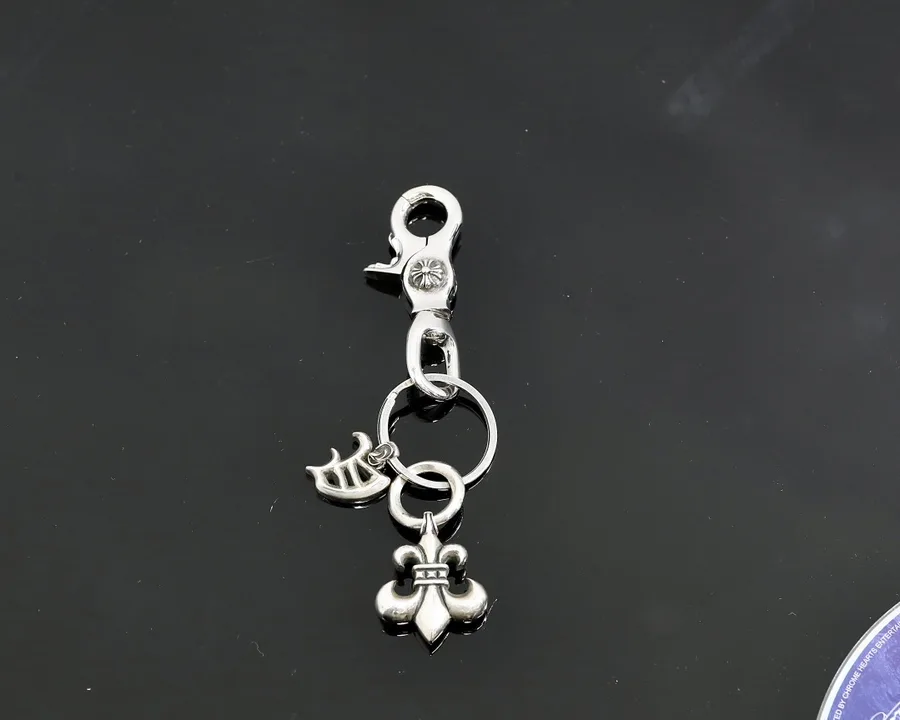 Серебряный брелок для сумки Chrome Hearts с карабином и подвеской в виде лилии Fleur