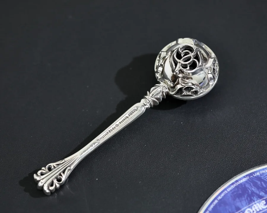 Погремушка из серебра 925 пробы Chrome Hearts, вид сбоку