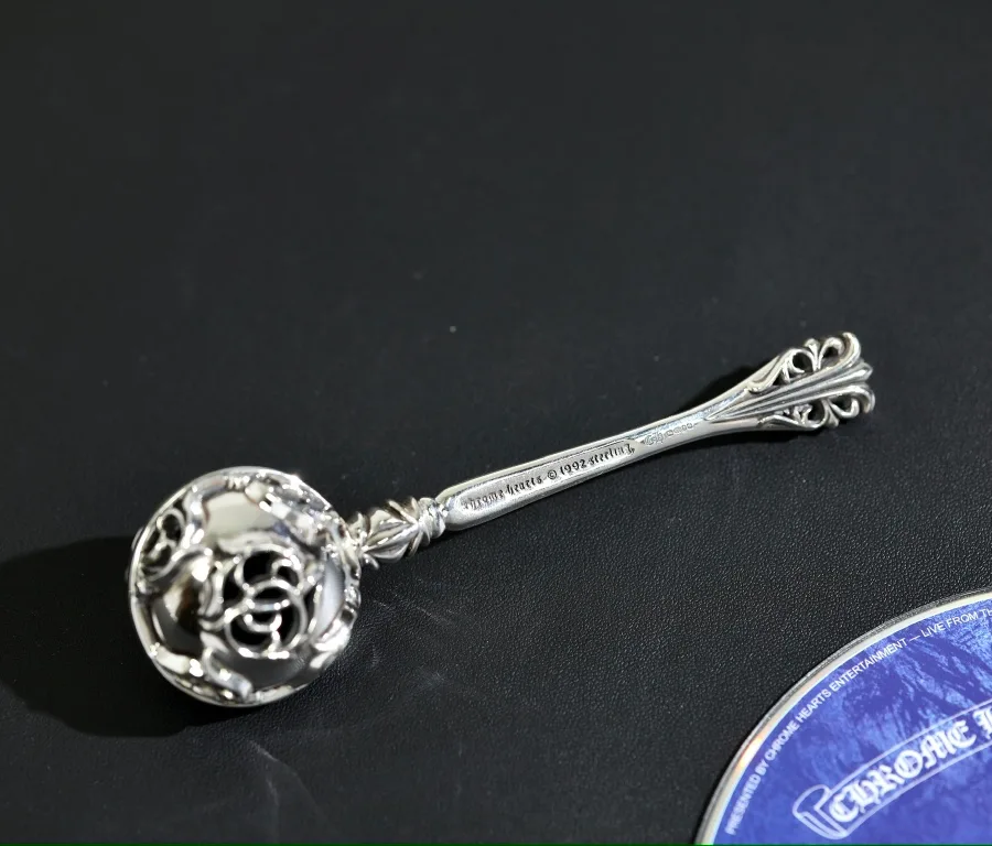 Резная сфера и рукоять серебряной погремушки Chrome Hearts