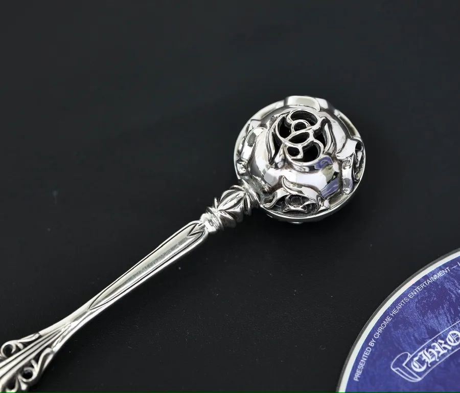 Детская серебряная погремушка Chrome Hearts, общий вид