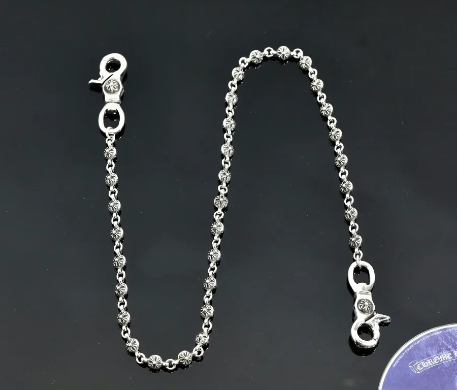 Серебряная цепь Chrome Hearts Cross Ball на темном фоне