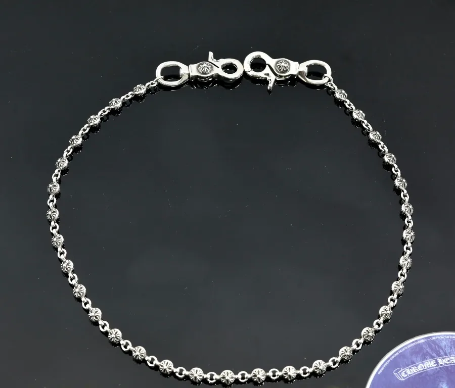 Серебряная цепь Chrome Hearts, сложенная по кругу