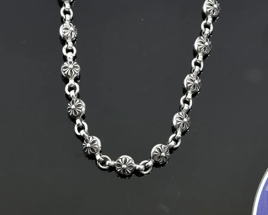 Звенья Cross Ball с крестами Chrome Hearts крупным планом