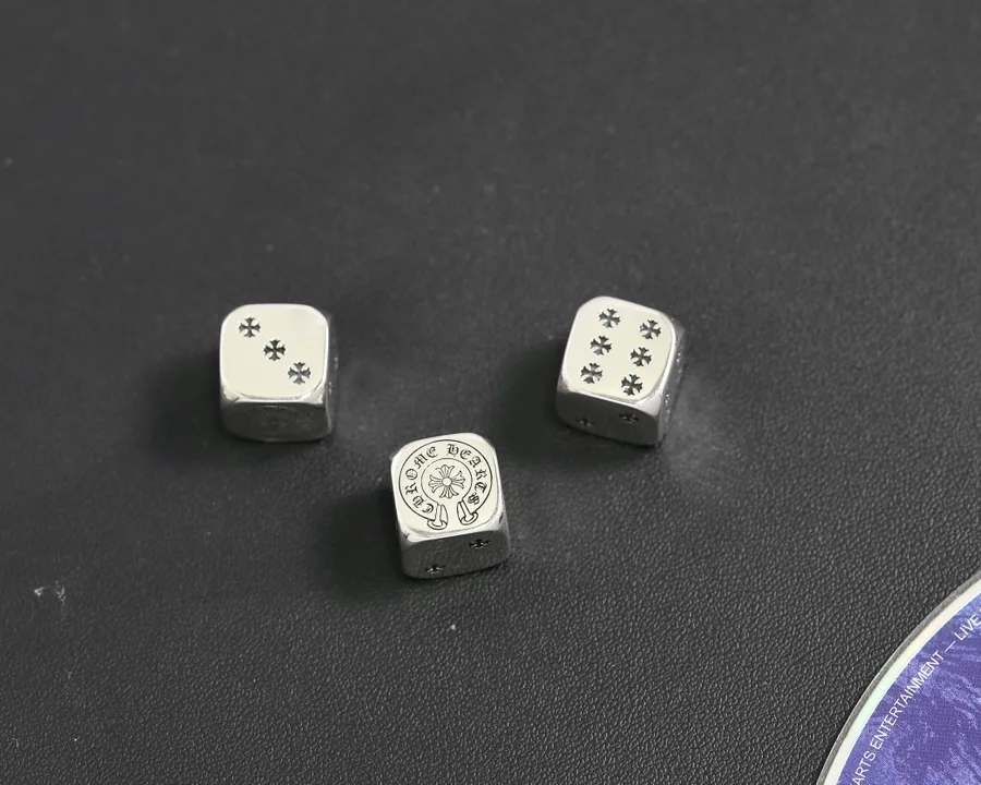 Игральные кости Chrome Hearts из серебра 925 с гравировкой символов бренда