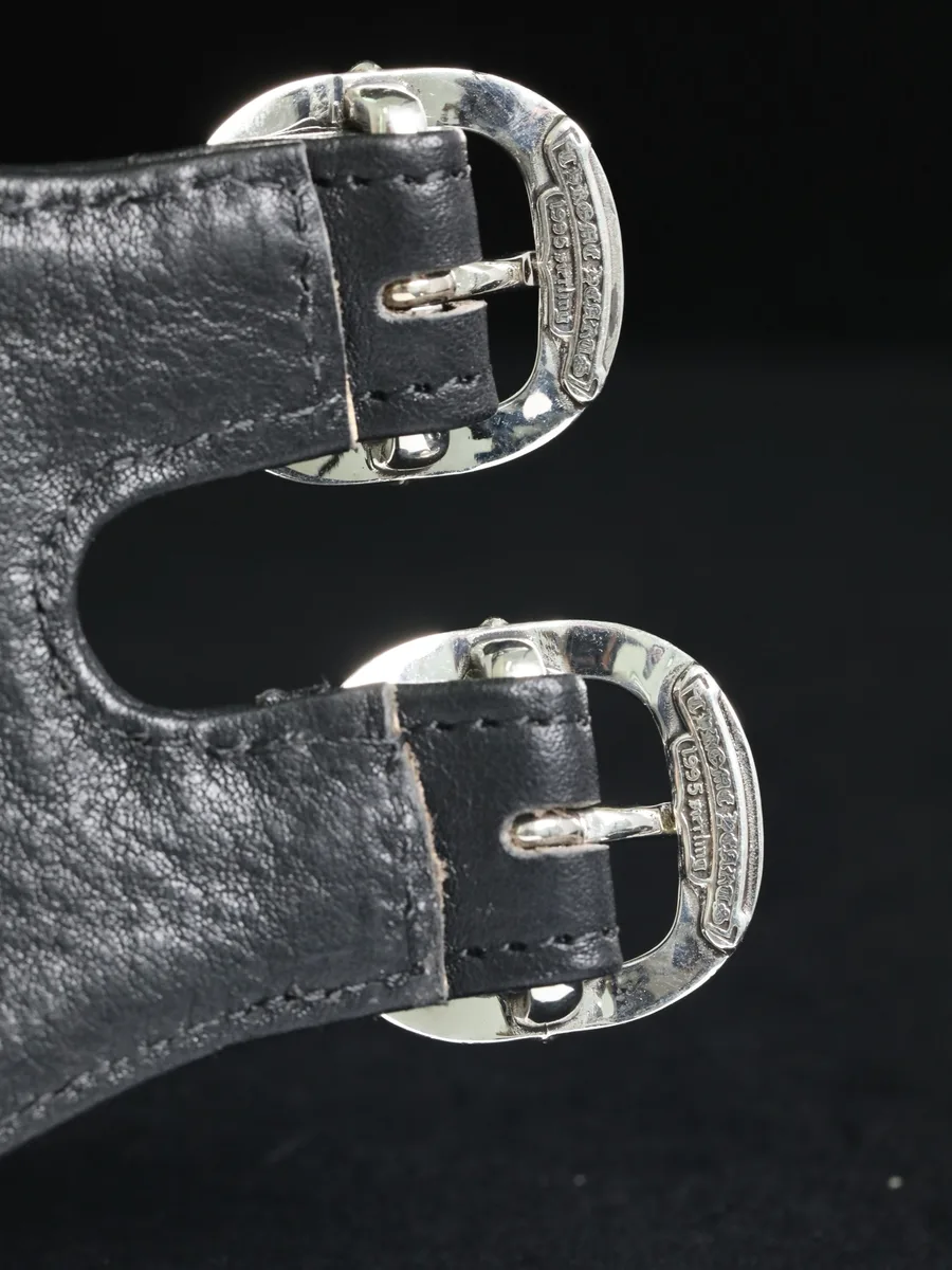 Серебряные пряжки 925 пробы с гравировкой Chrome Hearts детально