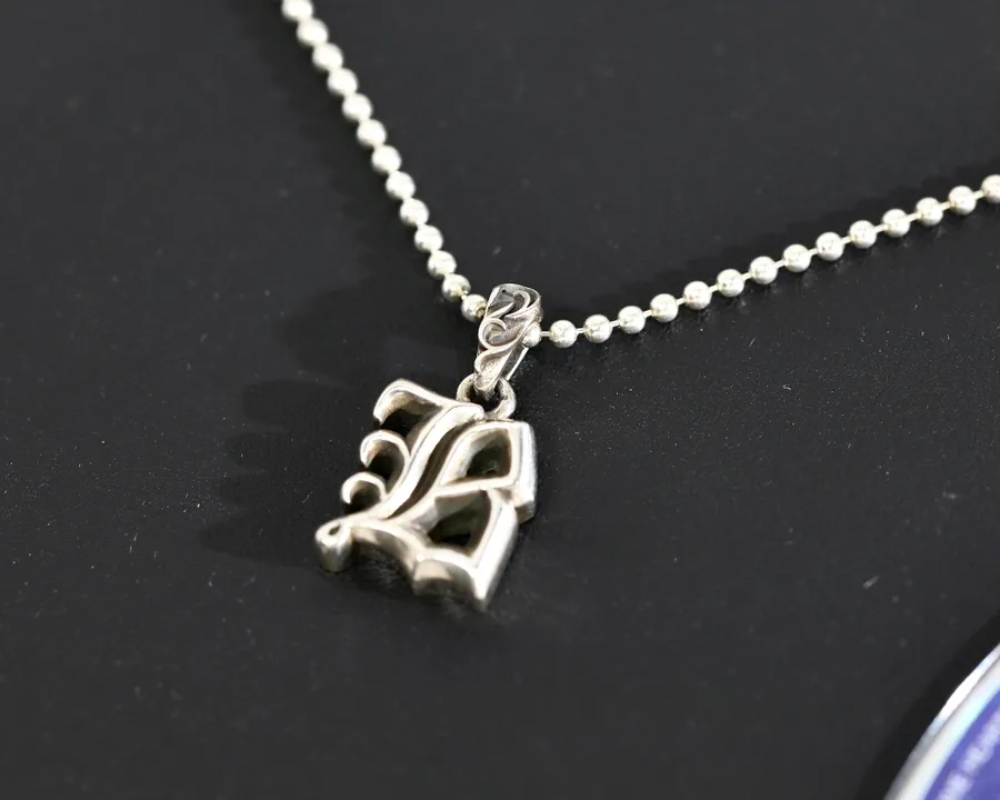Подвеска с буквой B Chrome Hearts на шариковой цепочке