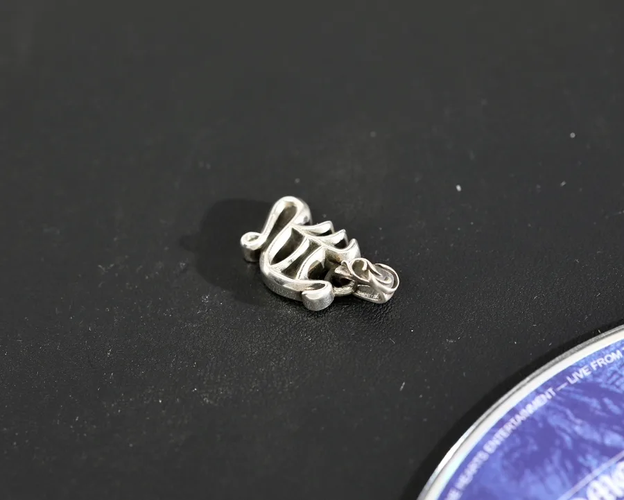 Подвеска Chrome Hearts Y под углом