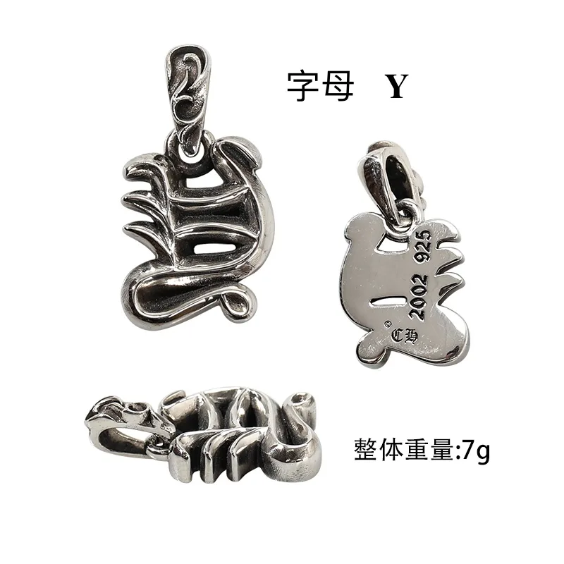 Детали и ракурсы подвески Chrome Hearts Y с указанием веса 7 грамм
