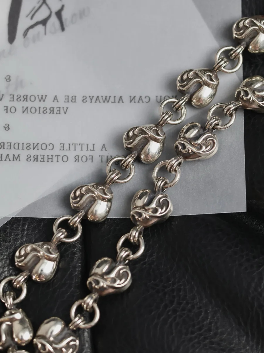 Детализированные фигурные звенья серебряной цепочки Chrome Hearts