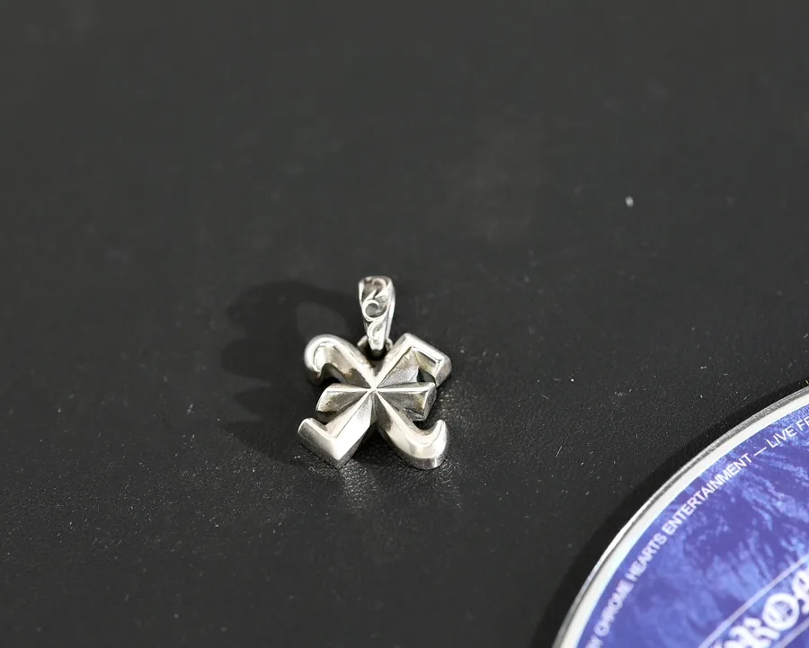Кулон-буква X Chrome Hearts из серебра 925 пробы, вид спереди