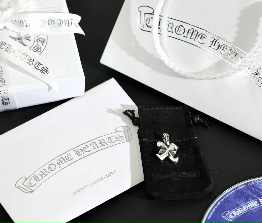 Подвеска Chrome Hearts буква X в комплекте с фирменной упаковкой, чехлом и салфеткой