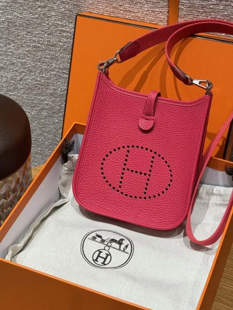 Hermes Сумка Evelyne 16 см Clemence 0D/Rose Maxico