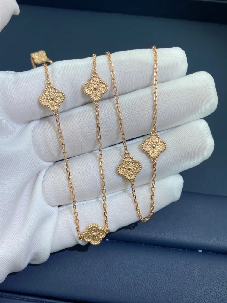 Van Cleef & Arpels Цепочка с четырьмя подвесками-четырехлистниками из розового золота
