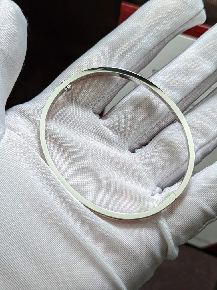Cartier Узкий браслет из белого золота с бриллиантами