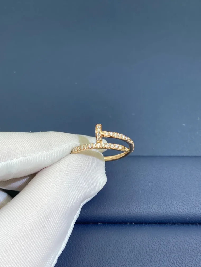 Cartier Кольцо из розового золота с бриллиантами