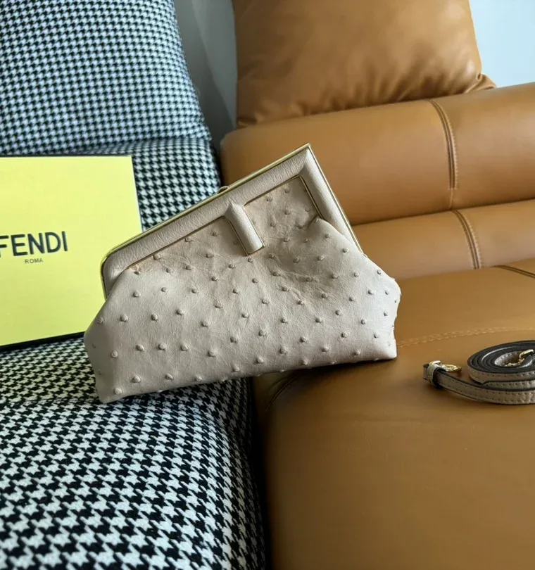 Fendi Бежевая сумка-клатч First с фактурой под страуса