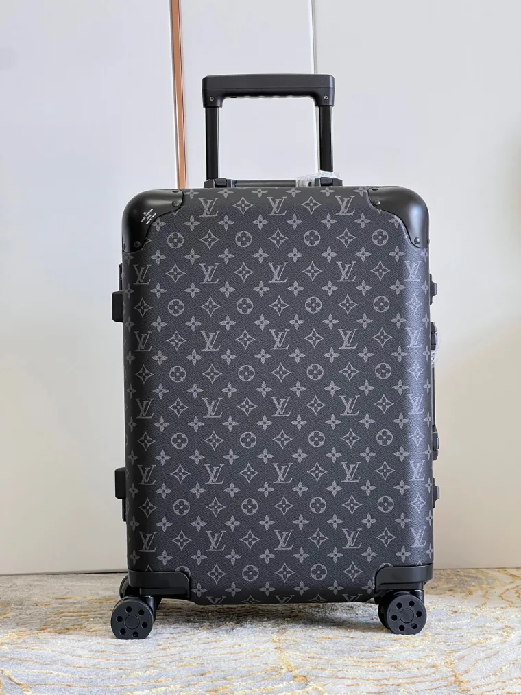 Louis Vuitton Чемодан Horizon 20 дюймов