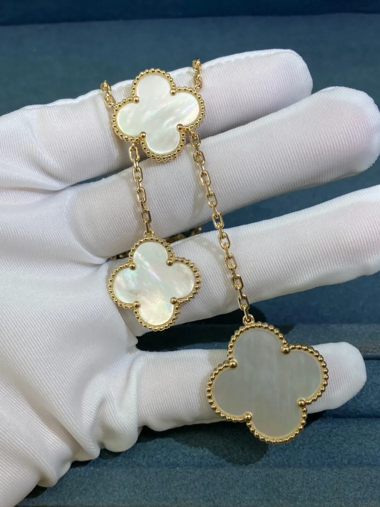 Van Cleef & Arpels Колье с подвесками в форме четырехлистника