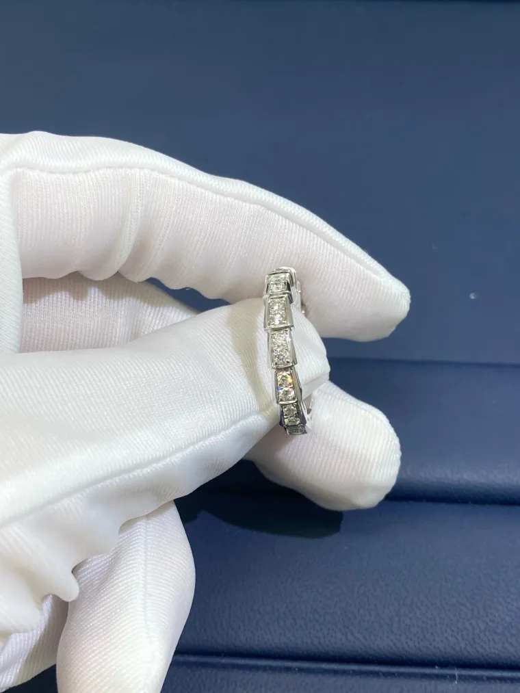Bvlgari Кольцо из белого золота с бриллиантами