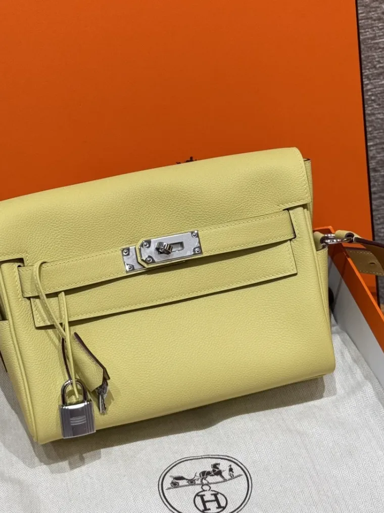 Hermes Kelly Messenger 24
