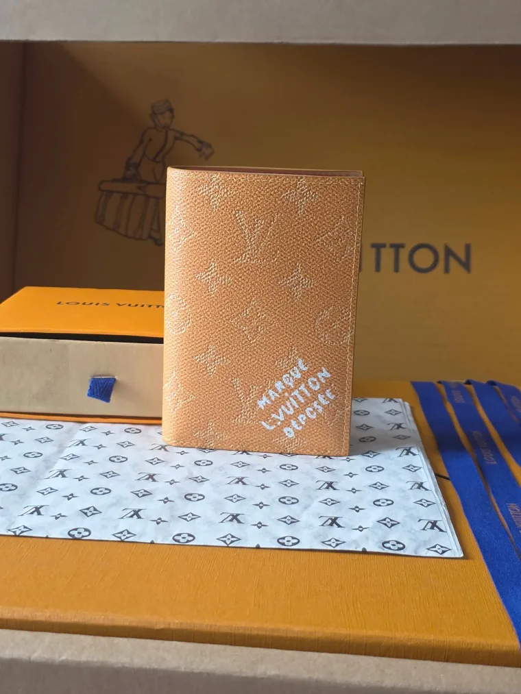Louis Vuitton Обложка для паспорта