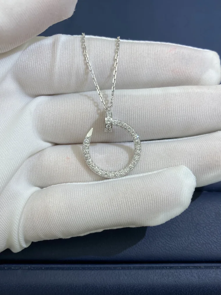 Cartier Цепочка с круглой подвеской с бриллиантами