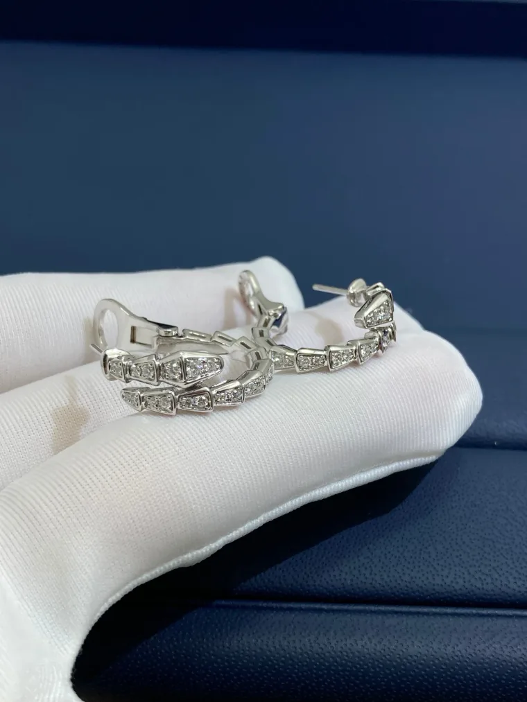 Bvlgari Серьги в виде змеи из белого золота с бриллиантами