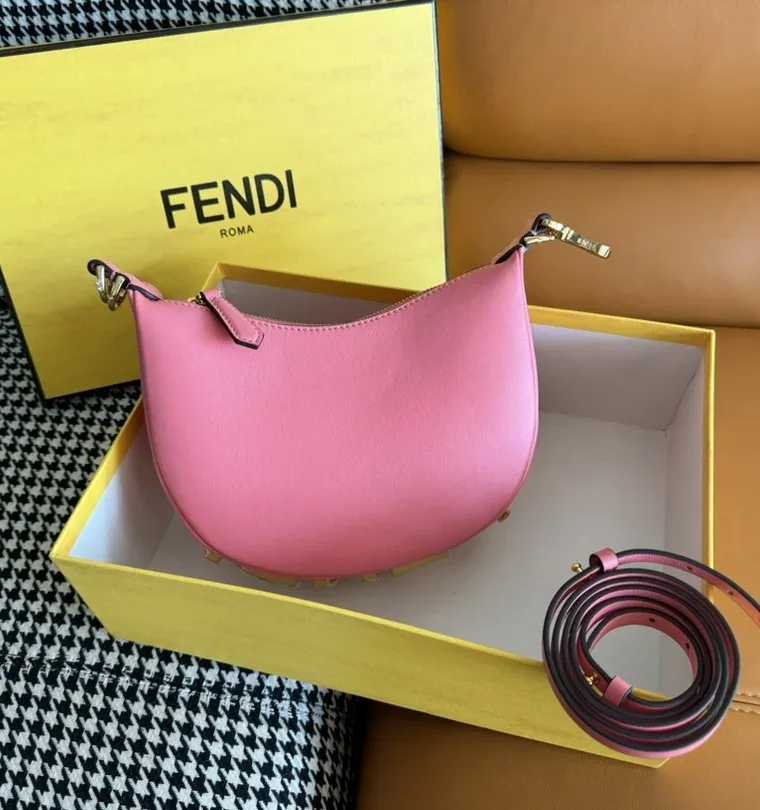 Fendi Розовая сумка-хобо Fendigraphy