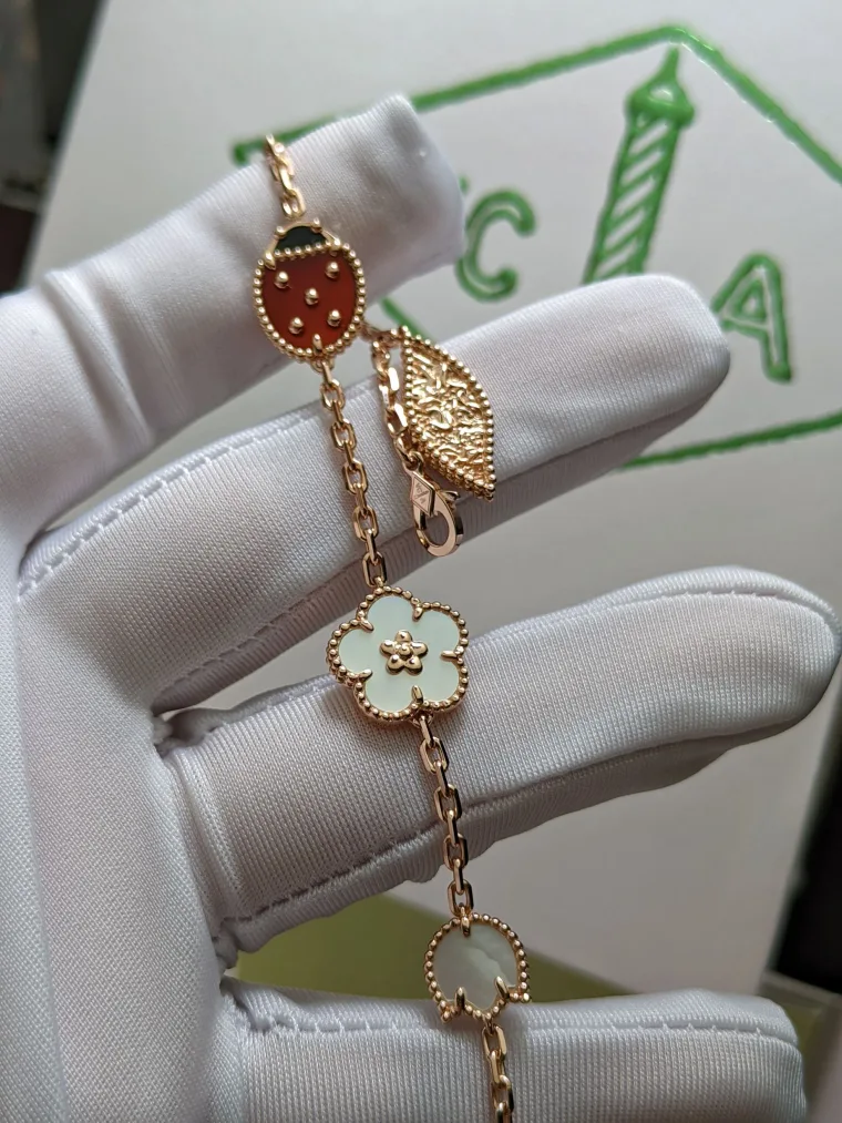 Van Cleef & Arpels Браслет с перламутром и агатом