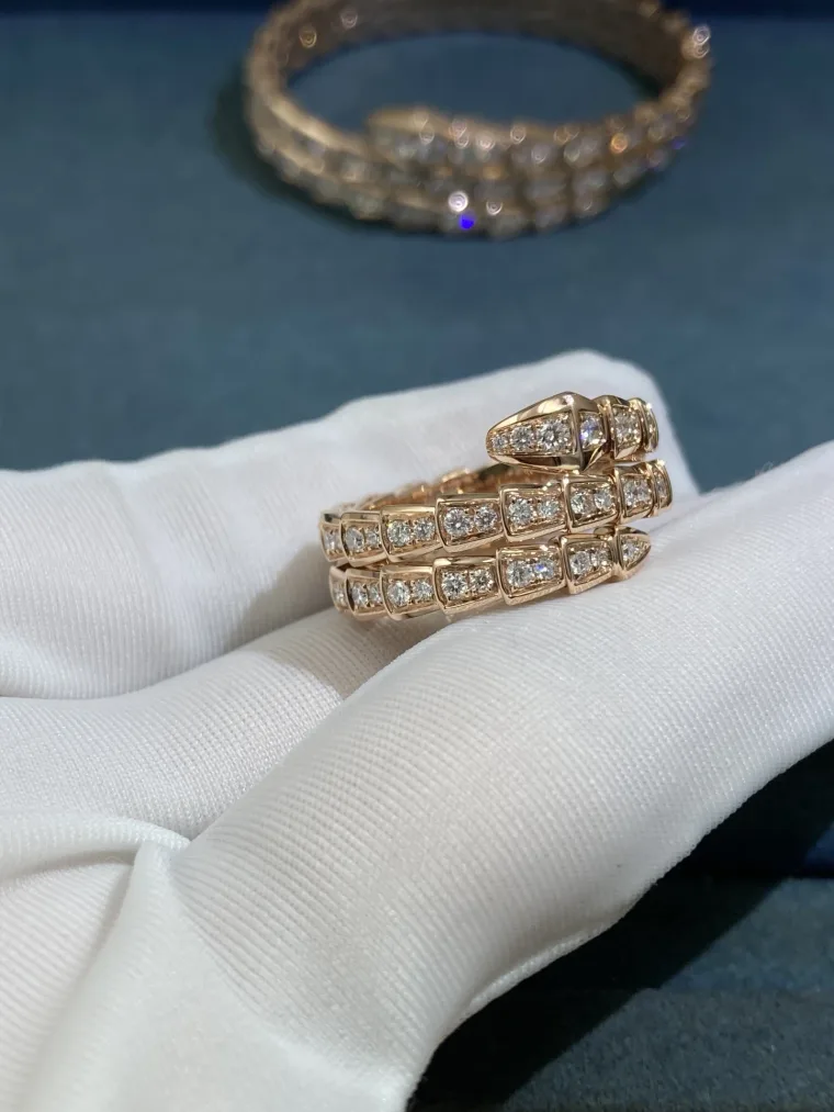 Bvlgari Кольцо-змея из розового золота с бриллиантами