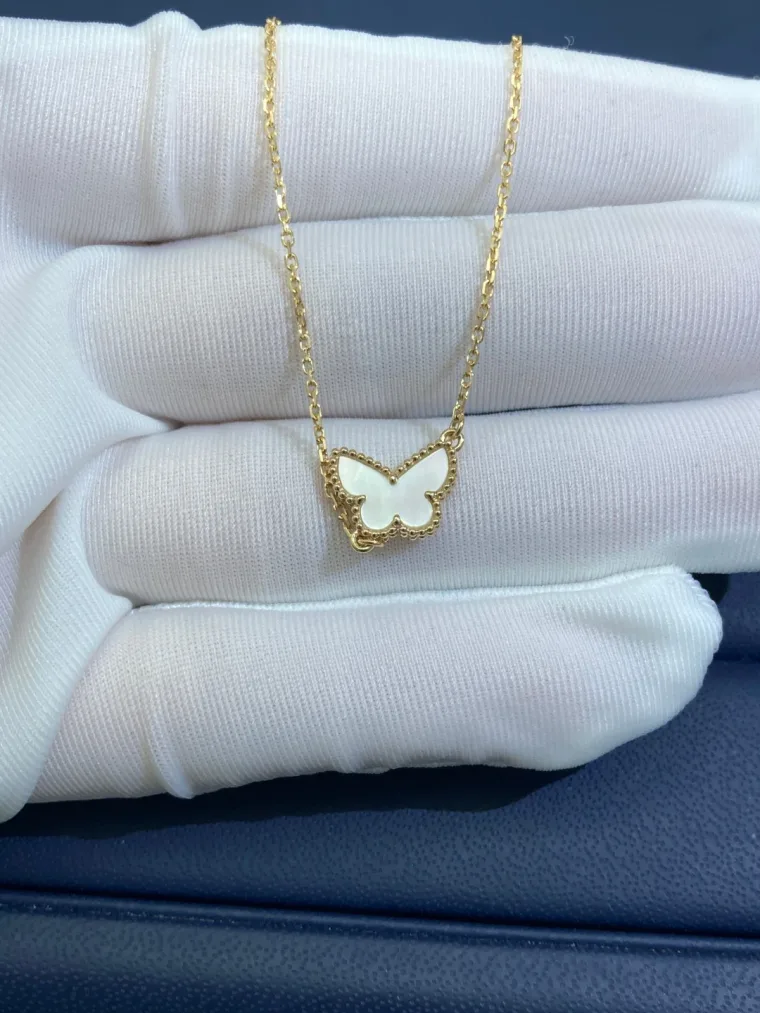 Van Cleef & Arpels Цепочка с подвеской-бабочкой из жёлтого золота