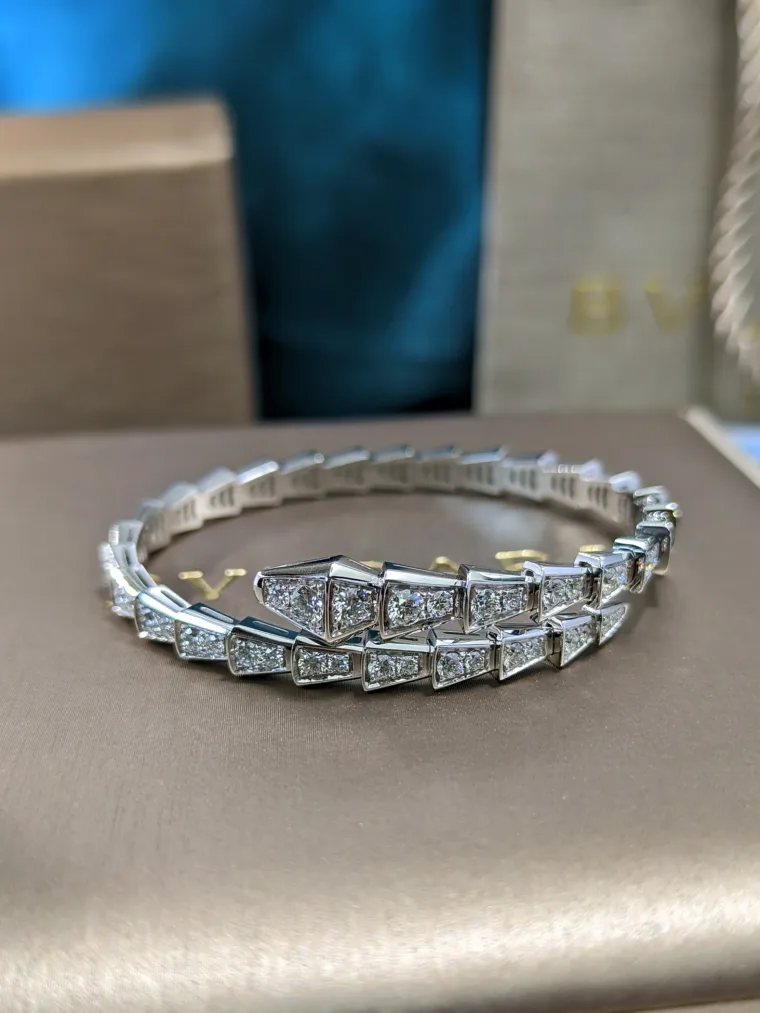 Bvlgari Браслет Serpenti из белого золота с бриллиантами