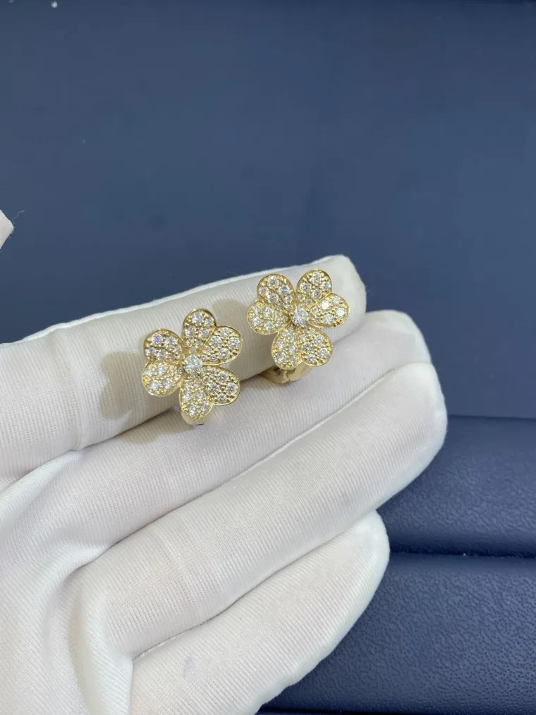 Van Cleef & Arpels Серьги-клевер с бриллиантами